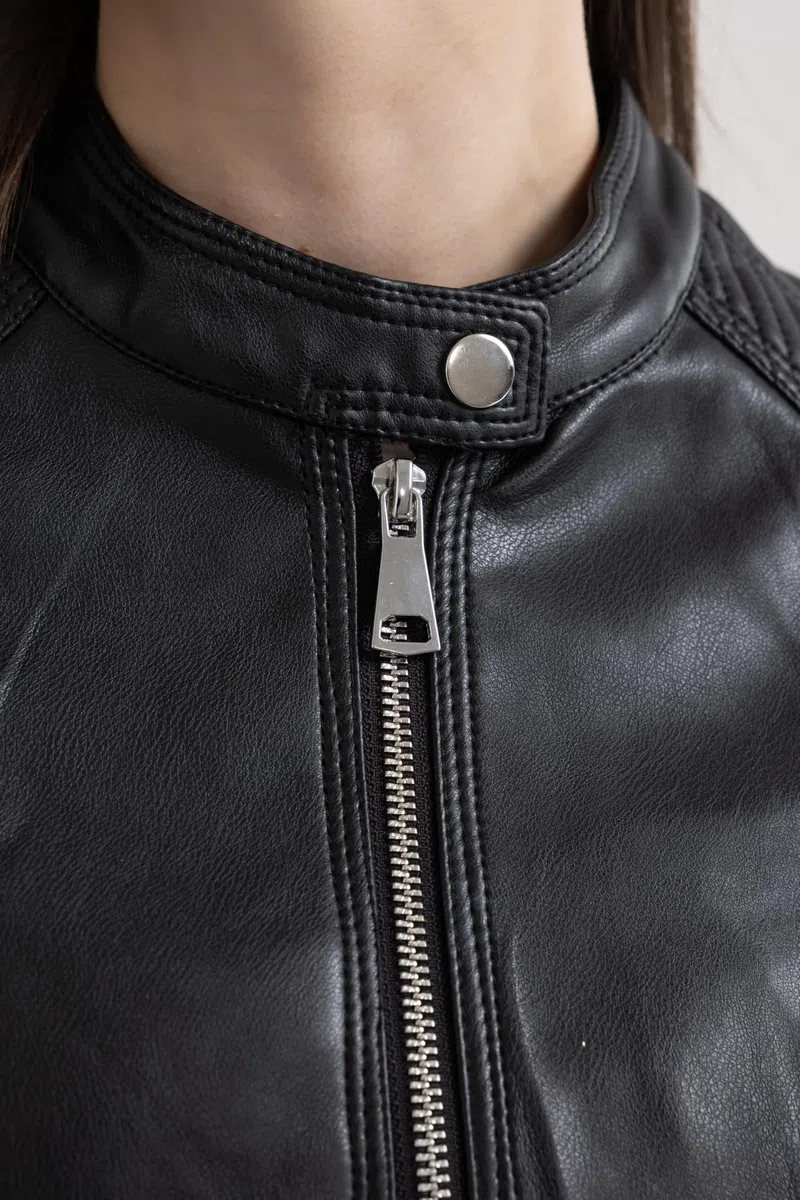 Giacca Donna in Ecopelle Leggera con Cerniera e Tasche