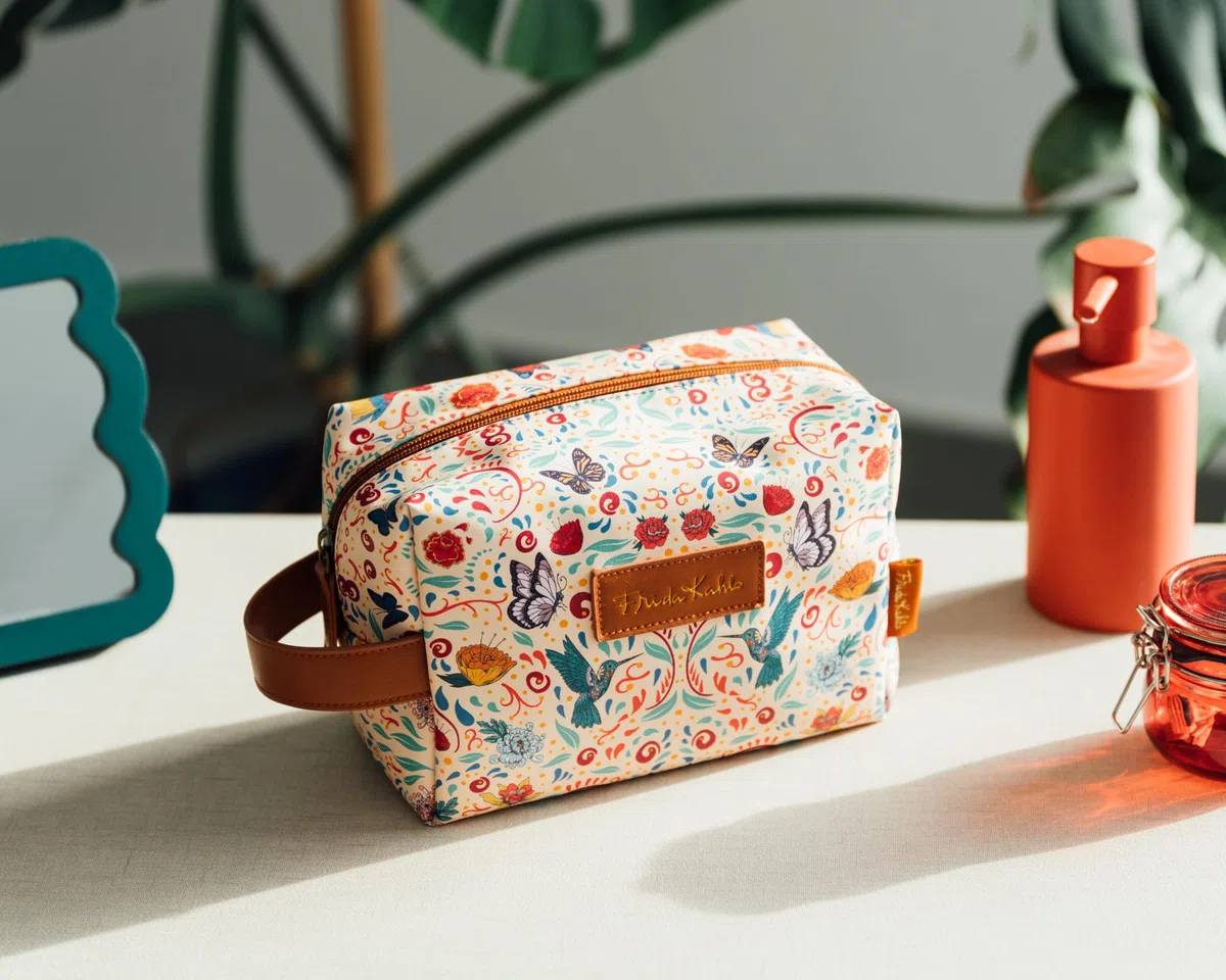 Grupo Erik Beauty Case da Viaggio Frida Kahlo - Beauty Case Donna da Viaggio Impermeabile con Cerniera e Manico | Organizer Trucchi Portatile, Regalo Donna (20 x 14,5 x 10 cm)