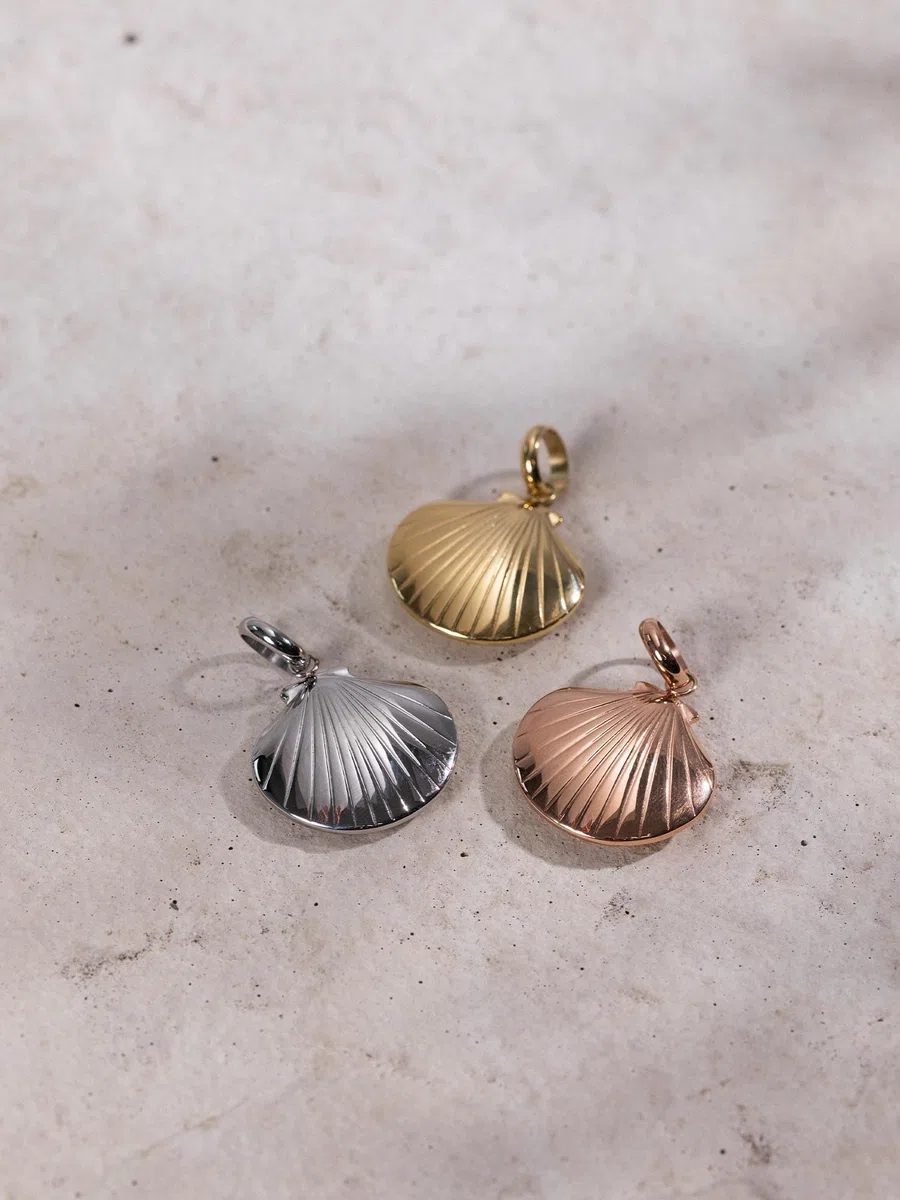 Purelei Charm a conchiglia da donna, ciondolo marittimo in acciaio inox a forma di conchiglia, gioielli ciondolo per collane e bracciali, accessorio estivo per vacanze