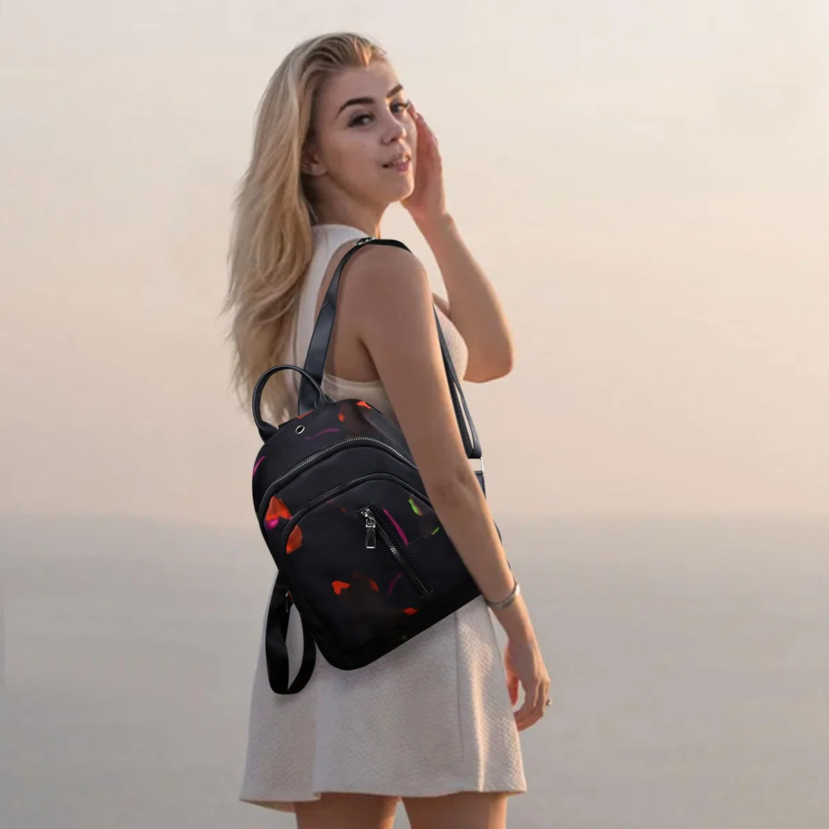 AfitLulu Zaino da Donna Piccolo a 3 Strati con Chiusura Lampo, Zainetto Impermeabile Zaino Viaggio con Cinghie Regolabili e Maniglie, Elegante Zainetto da Donna con Foro per Cuffie (Colori)