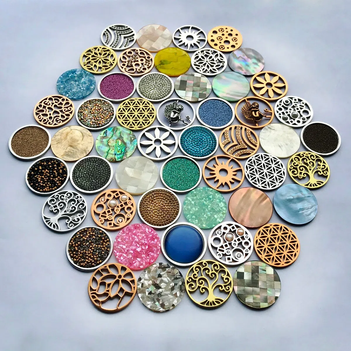 Quiges da Donna in Acciaio e Coin Ciondolo Set 33 mm con 90 cm Collana e Coin (Colori Assortiti)