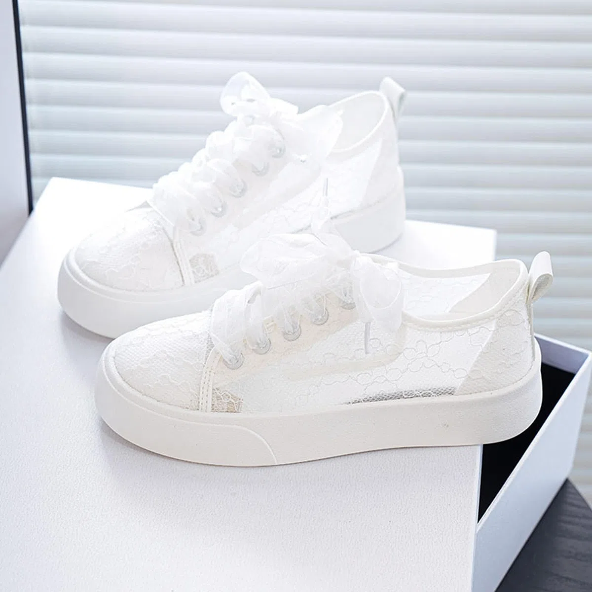 Generisch Scarpe da ginnastica da donna piatte in pizzo, traspiranti, per uso quotidiano, per il tempo libero, eleganti scarpe da sposa ricamate, comode e leggere, per attività sportive