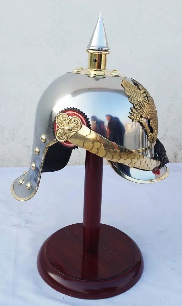 Replica del casco prussiano tedesco in acciaio e ottone Pickelhaube Casco da ufficiale militare a punta