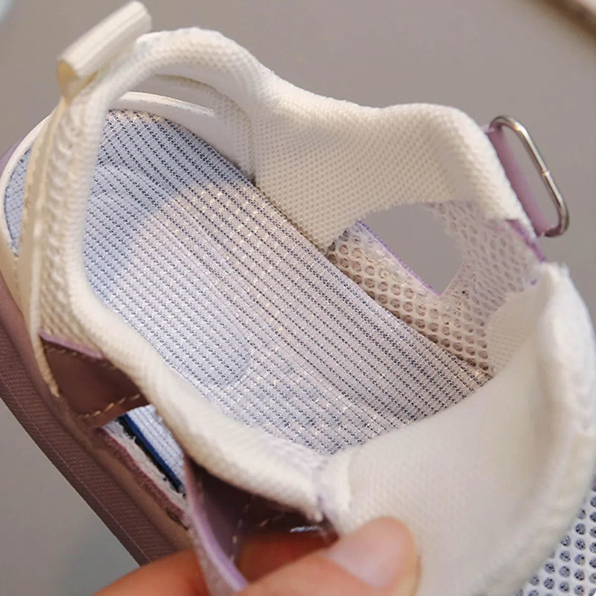 Sandali Bambini in Pelle Sintetica, 2026 Estivi Ciabatte Suola Spessa Pantofole Piatto Antiscivolo Scarpe Punta Aperta Sandalo Suola Morbida Sandali Unisex-Bambino Infradito da Spiaggia