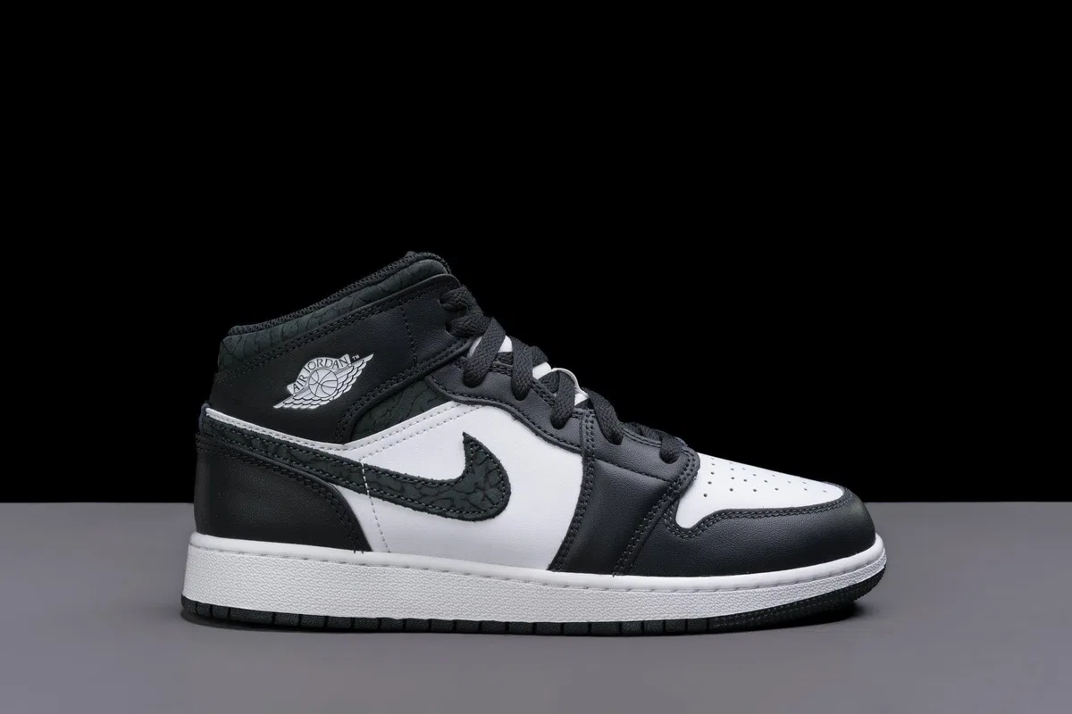 AIR JORDAN 1 Mid SE GS 'Panda Elephant' FB9909-001 Size