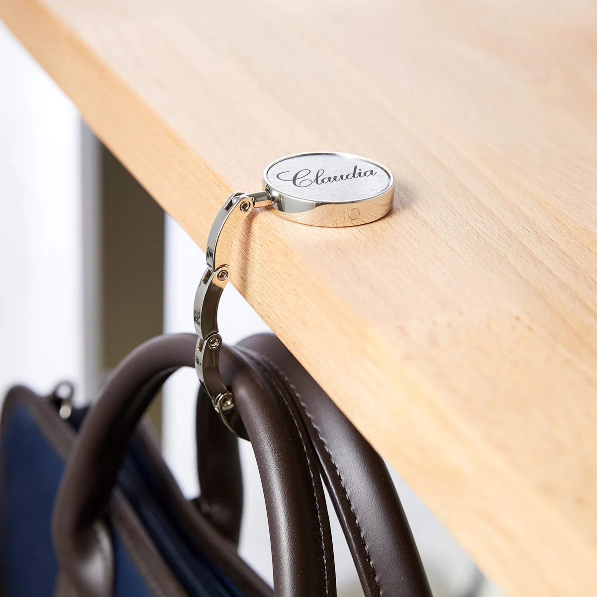 Gravado Appendi-Borsa da Tavolo in Metallo con Gancio Richiudibile, Incisione Personalizzata con Nome, Accessori Donna, Regalo per Lei, Idea Originale per la Migliore Amica