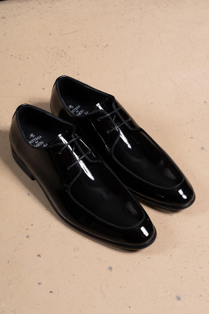 Bottega del Sarto Scarpa Derby da Smoking in Pelle Verniciata Nera con Suola in Cuoio Sartoriale