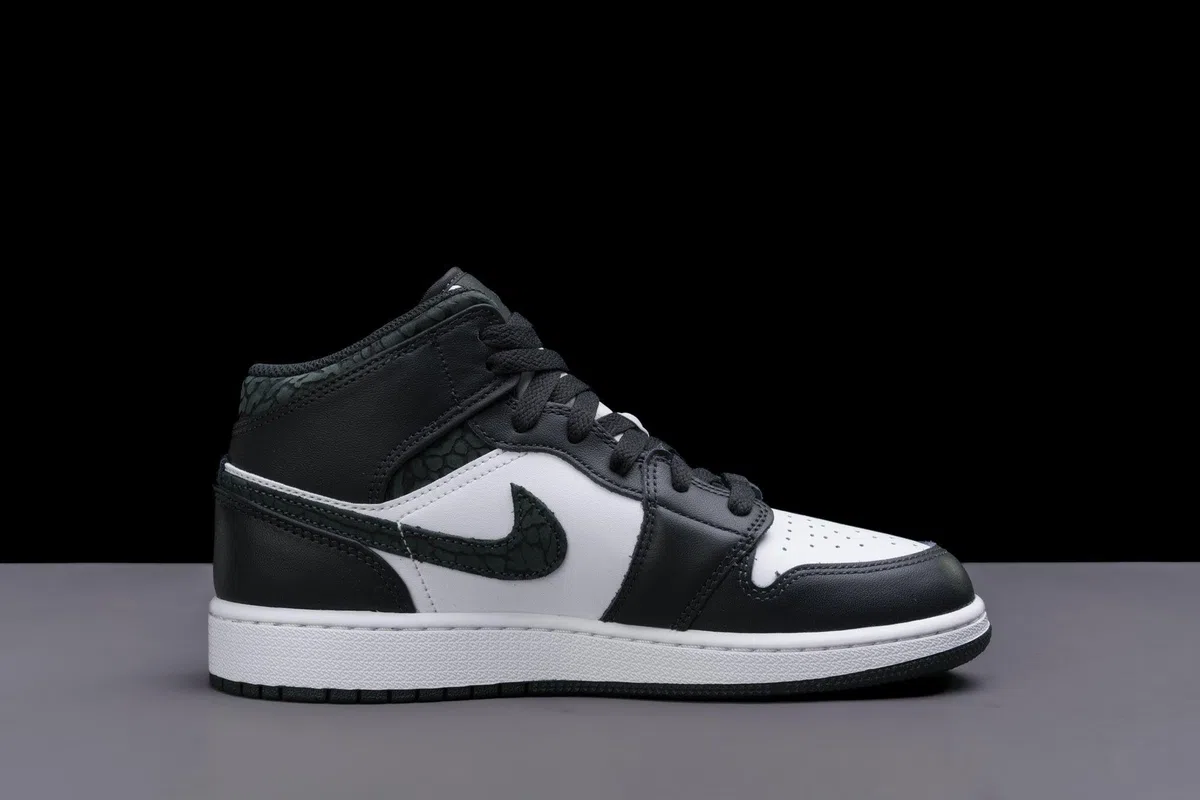 AIR JORDAN 1 Mid SE GS 'Panda Elephant' FB9909-001 Size