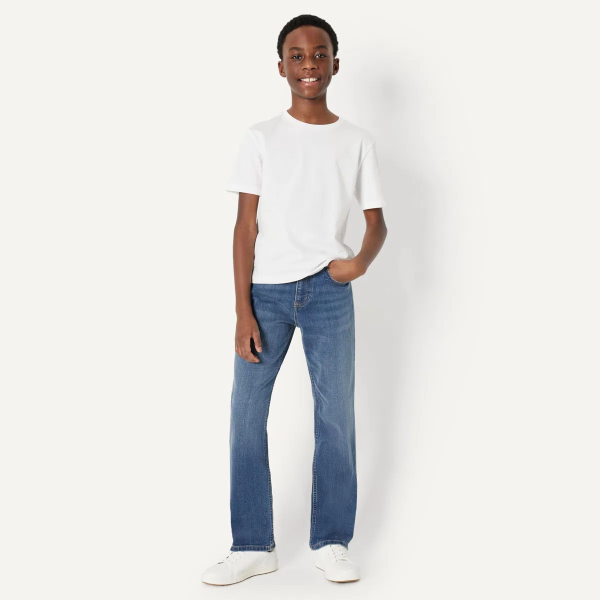 Amazon Essentials Jeans Bootcut Mediamente Elasticizzati, Vestibilità Classica Bambini e ragazzi