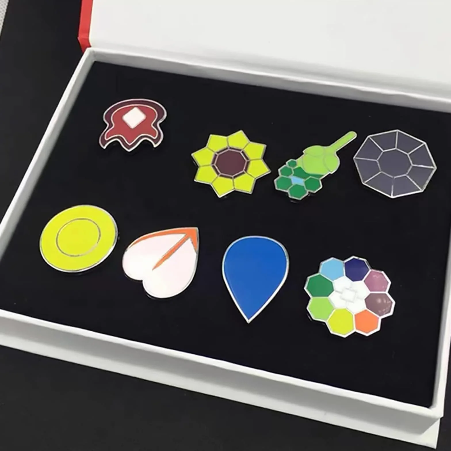 YUANstore Applicabile alla scatola della collezione di badge della generazione 1-6, set da 8 pezzi, regalo per ragazzi e ragazze
