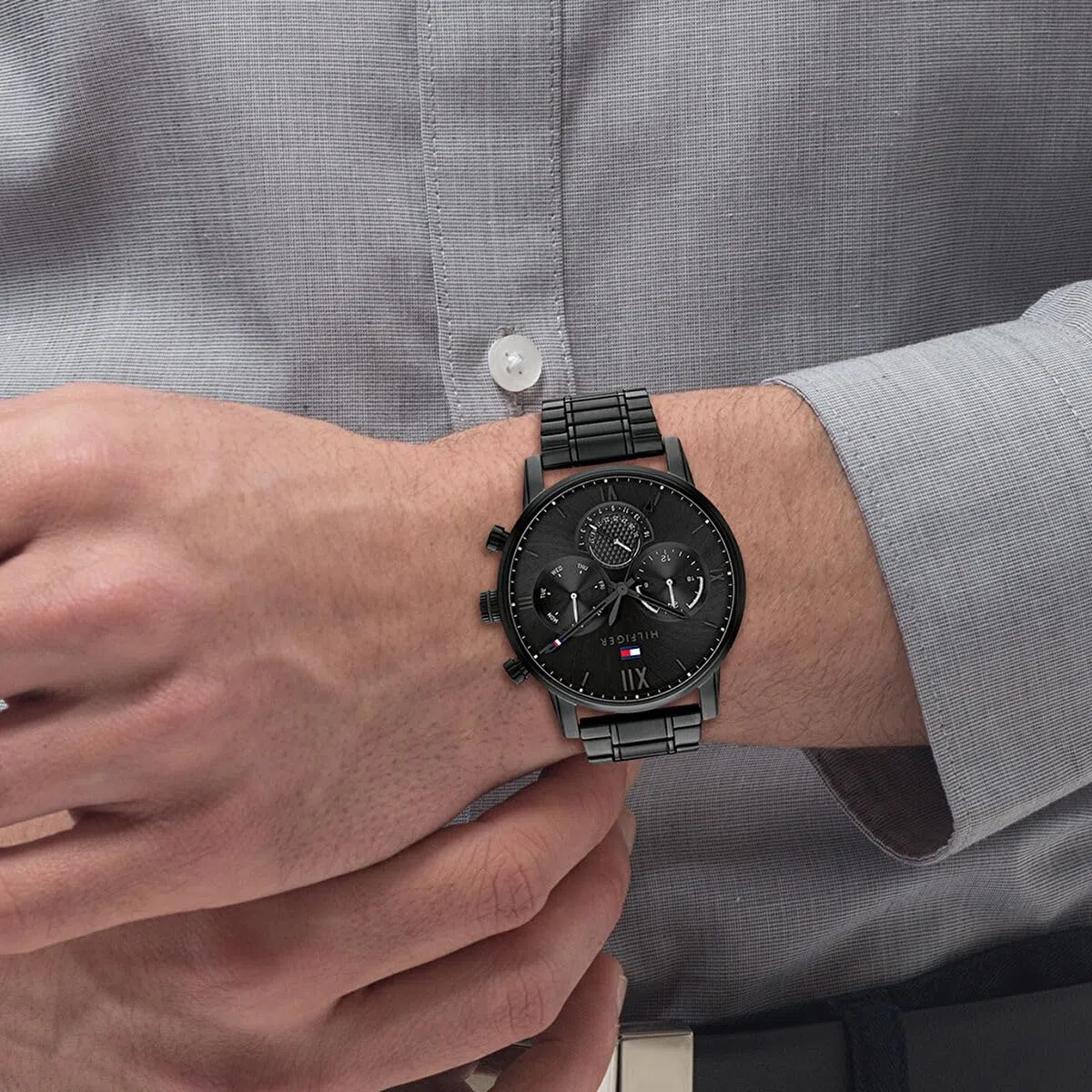 Tommy Hilfiger Orologio Analogico Multifunzione al Quarzo da Uomo con Cinturino in Maglia Metallica o a Maglie in Acciaio Inossidabile