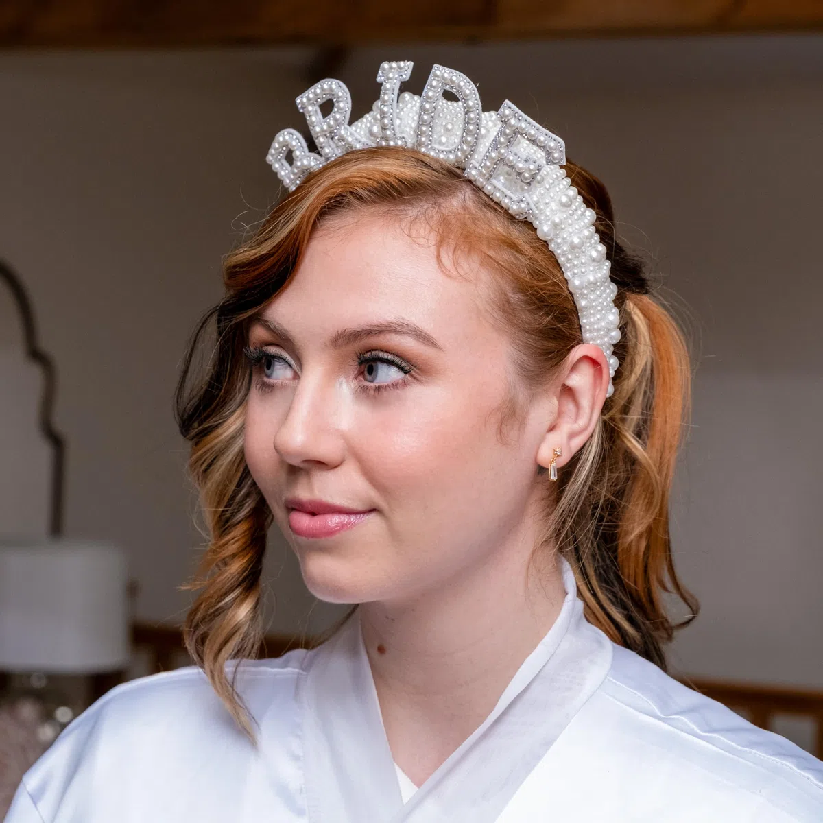 TRIXES - Diadema da sposa con corona decorata di perle per donna, accessorio per costume da addio al nubilato, accessorio