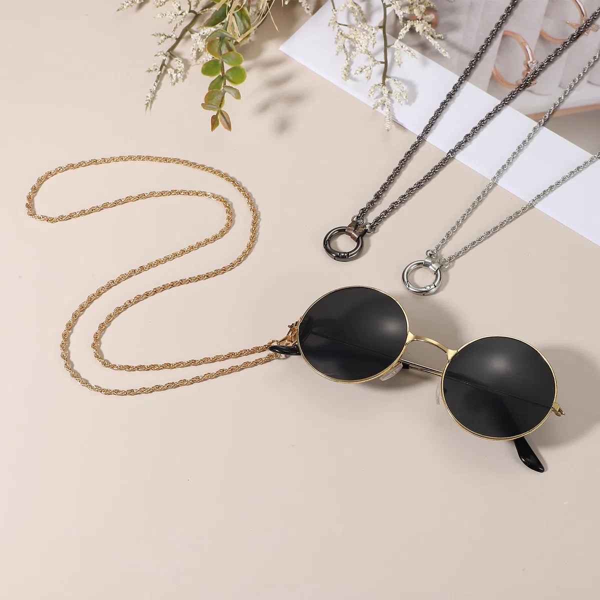 QUARKZMAN 2Pz Cordino per OcchialeLaccetti per Occhiali Cinturino Anti-Smarrimento da Sole Catenella Occhiali Morbido e Portatile per Vista con Anello in Lega per Uomo e Donna, Bianco, Oro