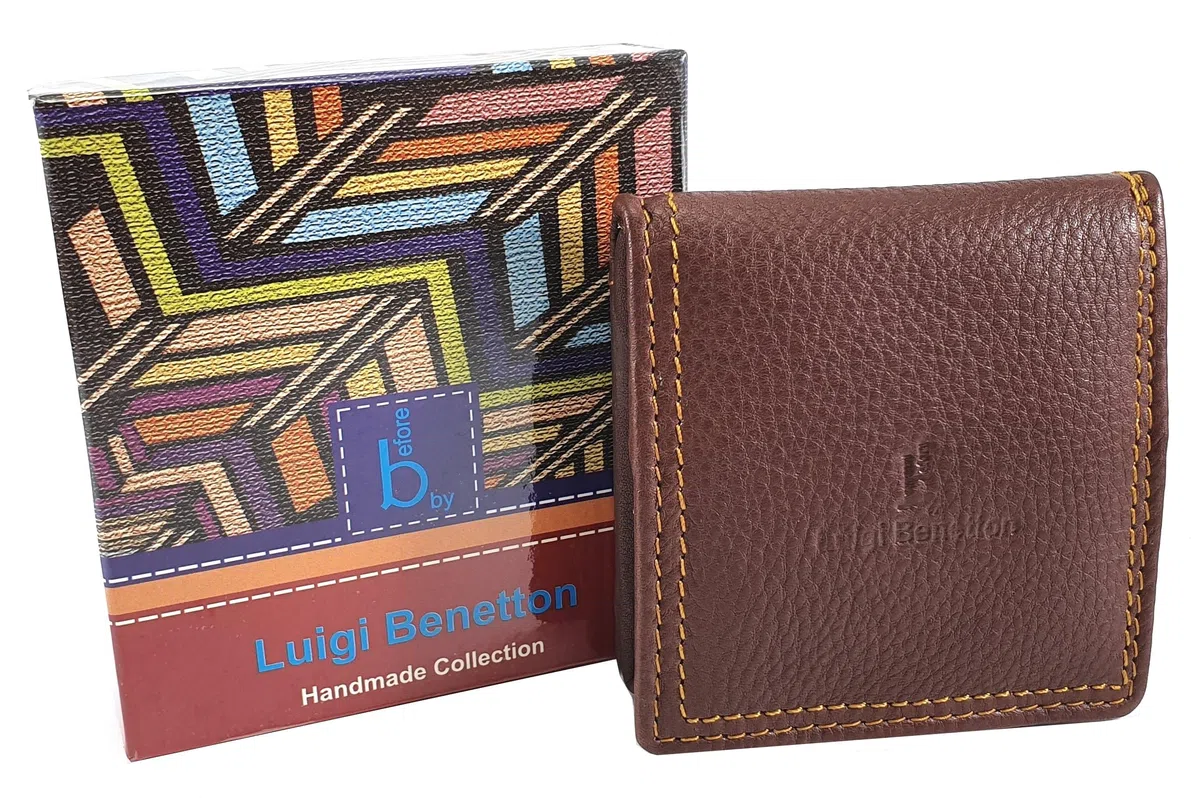 Luigi Benetton Portamonete in Vera Pelle, Porta Euro con Chiusura a Bottone, Dimensioni 8x8x2 cm, Collezione Artigianale, con Confezione Regalo Art.3100 (MARRONE)