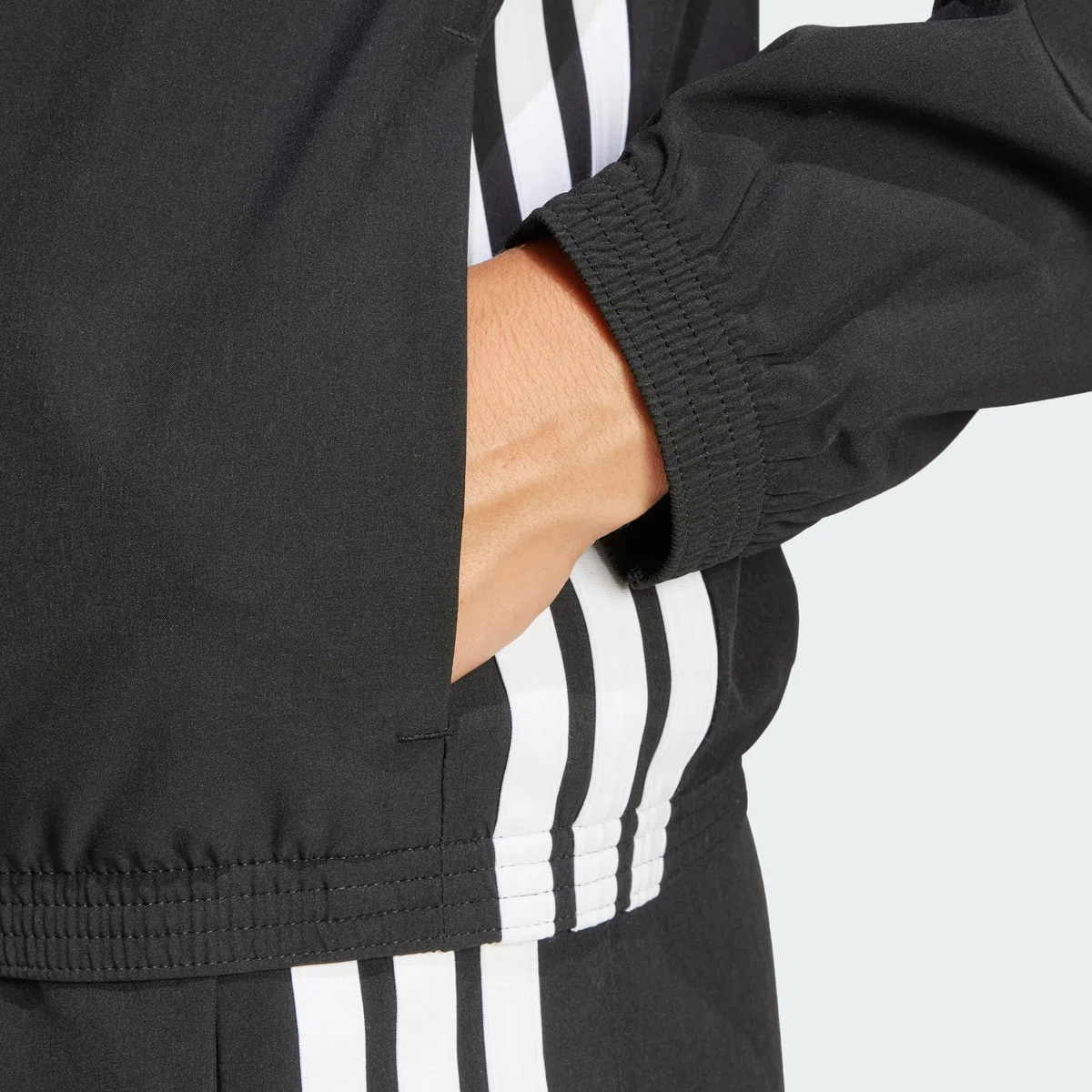 adidas Women Giacca da riscaldamento Train Essentials 3-Stripes Woven