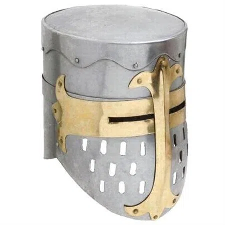 Casco da cavaliere templare con armatura medievale