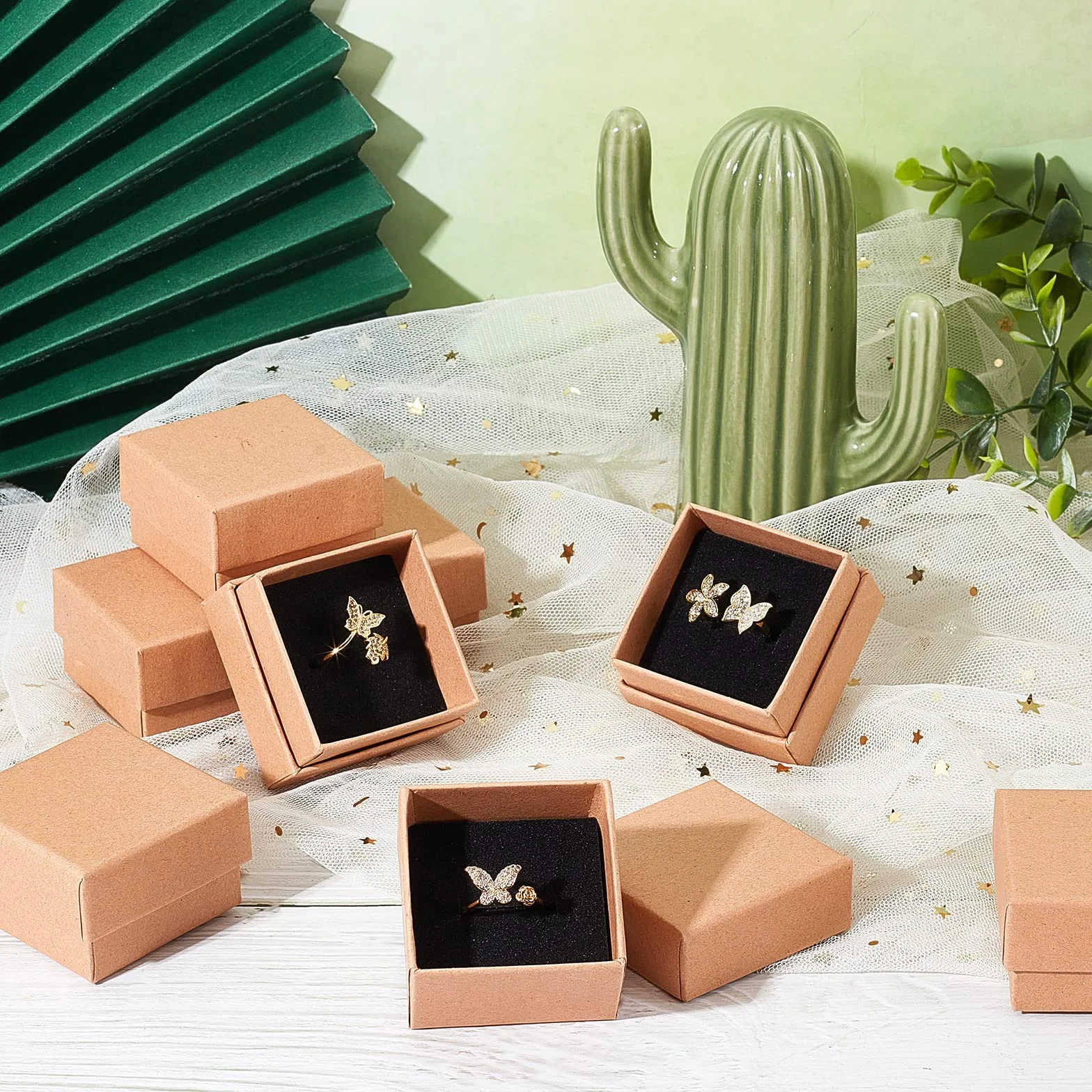 NBEADS 24 Pezzi Scatola per Gioielli, Contenitore di Regalo Al Dettaglio di Carta di Scatole di Gioielli di Cartone Marrone Kraft per Anniversari, Matrimoni O Compleanni, 5X5X3cm