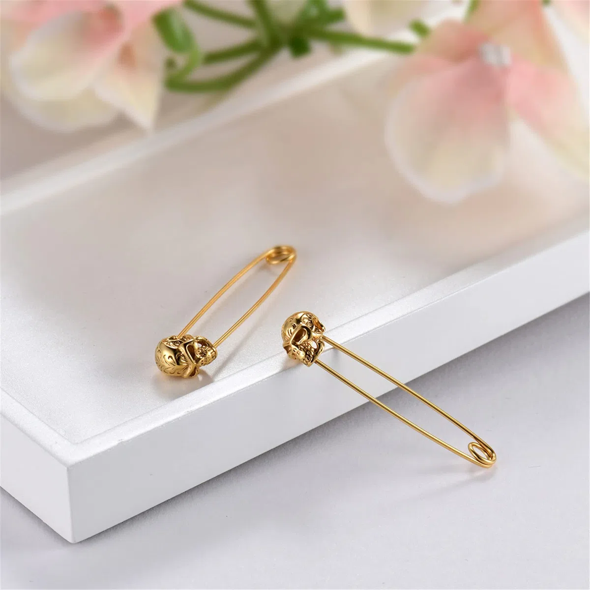 JewelryWe - Orecchini con Spilla di Sicurezza, Orecchini a Perno, Orecchini in Acciaio Inossidabile con Testa di Leone/Lupo/Teschio
