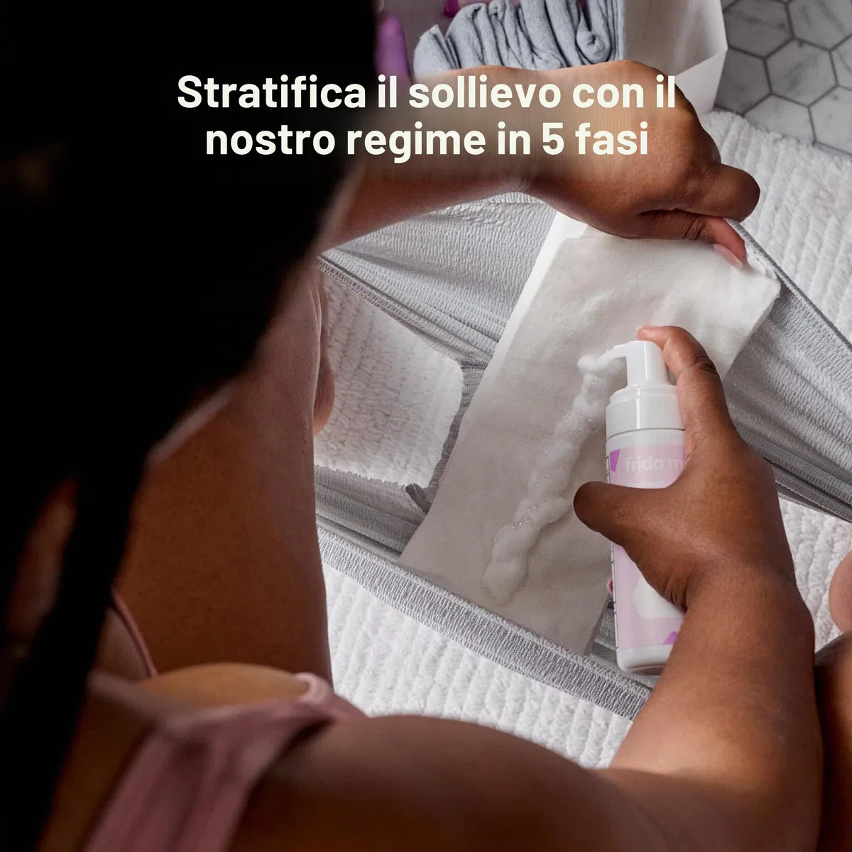 Frida Mom- Kit per il travaglio e recupero post-parto,include: Camicia da notte,Biancheria intima post-parto,Peri Bottle,Maxi assorbenti,Salviette refrigeranti,Schiuma all'amamelide,Calze antiscivolo