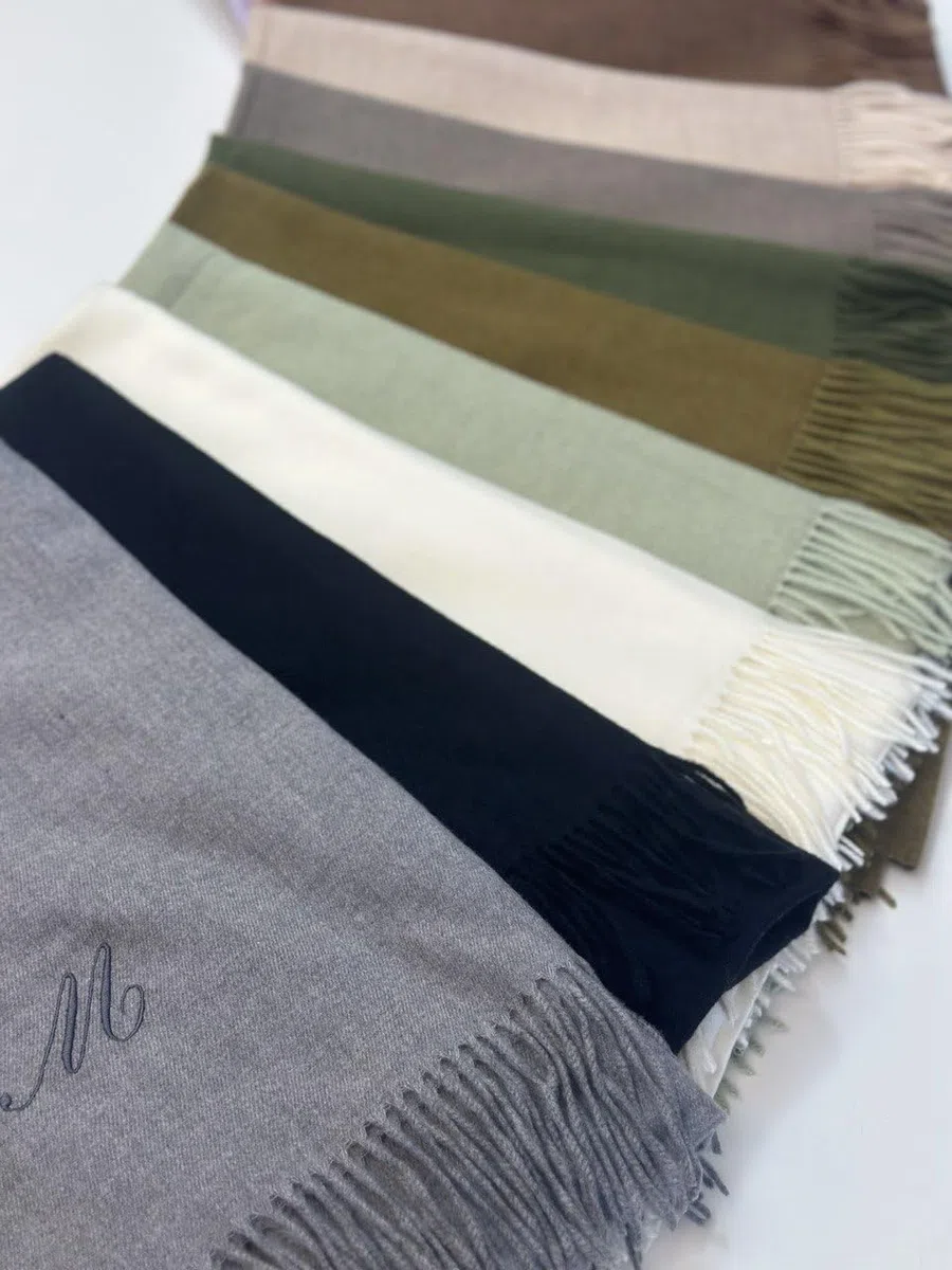 Elegante Pashmina in Cashmere e Lana Personalizzabile con Ricamo disponibile in più colori - Morbidezza e Calore Senza Compromessi - Sciarpa o Scialle da Donna