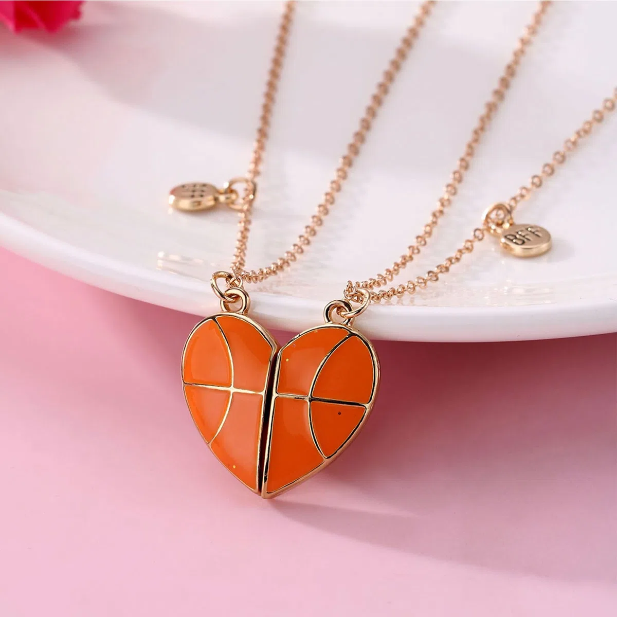 CERSLIMO Collana magnetica con ciondolo a forma di pallone da basket per ragazzi e ragazze, 2 collane abbinate a tema basket e calcio, regalo magnetico per migliore amico, regalo di compleanno,