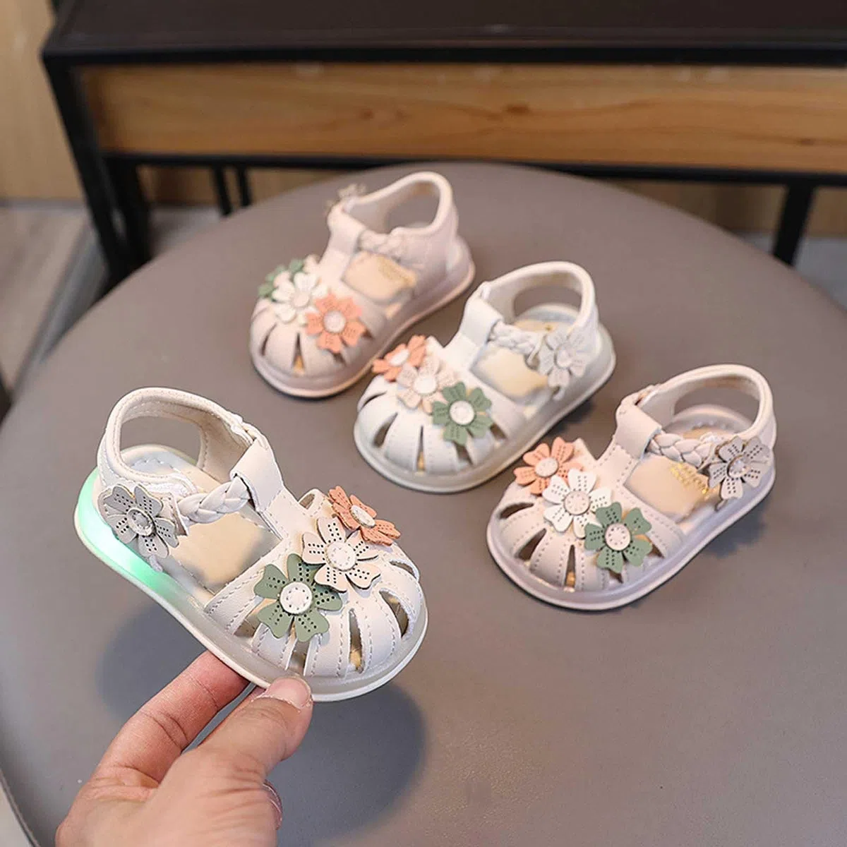 Generico Sandali Bambina - Scarpe da Passeggio Estive con Luci per Bambine da 1 A 2 Anni Sandali con Punta Chiusa E Fiori