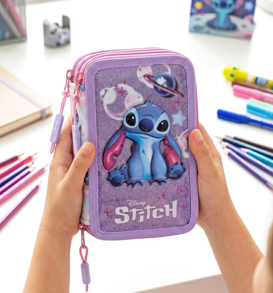 Clondo School Pack Completo Zaino Scuola Ergonomico 33x43x20 cm con Astuccio coordinato 3 Scomparti 46 Pezzi – Per Stitch Fan – Elementare e Regalo Bambina