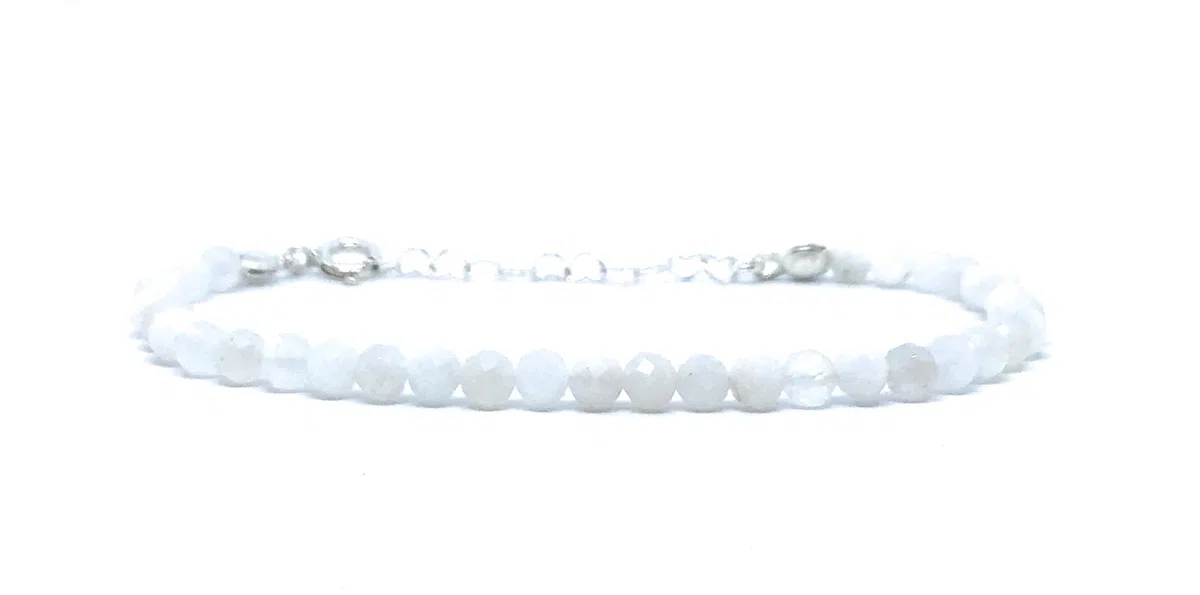 Bracciale in pietra di luna naturale da 4 mm e argento sterling regolabile da 16 cm a 19 cm
