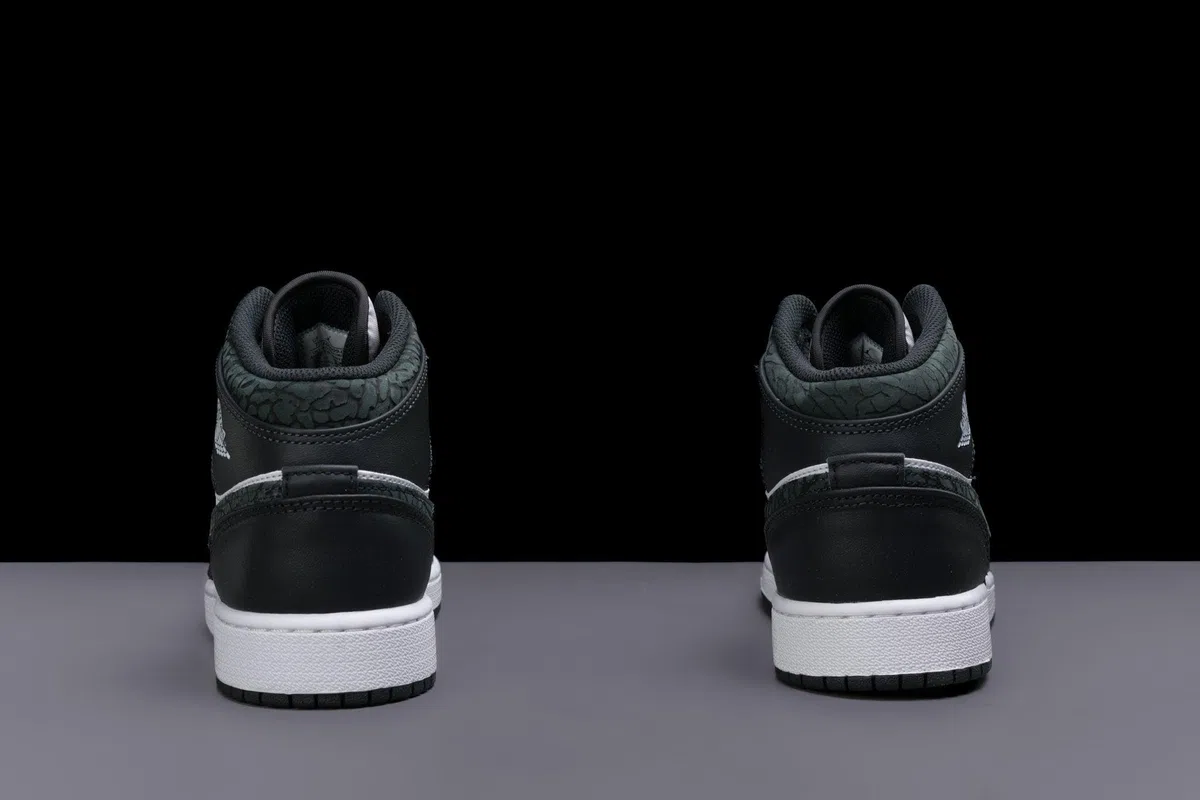 AIR JORDAN 1 Mid SE GS 'Panda Elephant' FB9909-001 Size