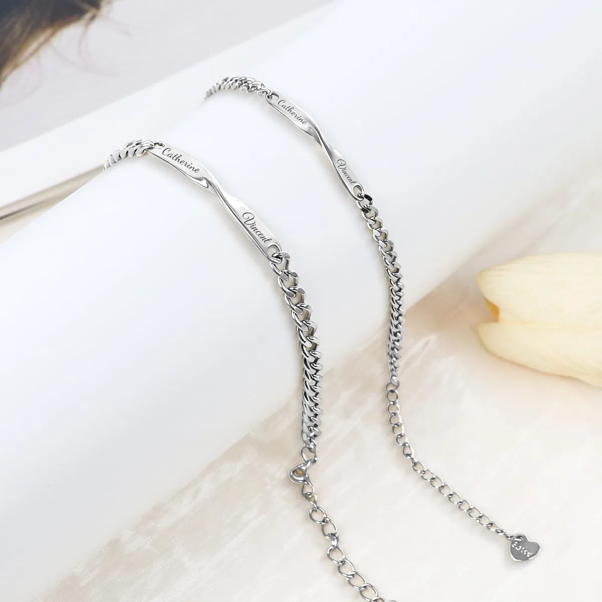 Set di bracciali a catena per coppie con simbolo dell'infinito personalizzato, incisione del nome personalizzabile,coordinato con i gioielli per lui e per lei