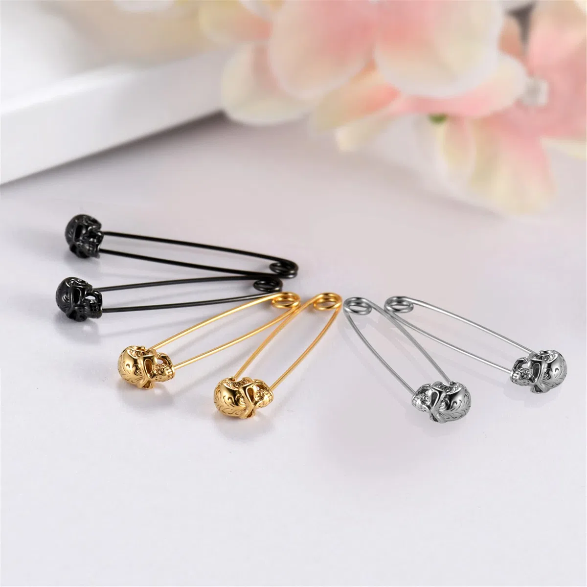 JewelryWe - Orecchini con Spilla di Sicurezza, Orecchini a Perno, Orecchini in Acciaio Inossidabile con Testa di Leone/Lupo/Teschio