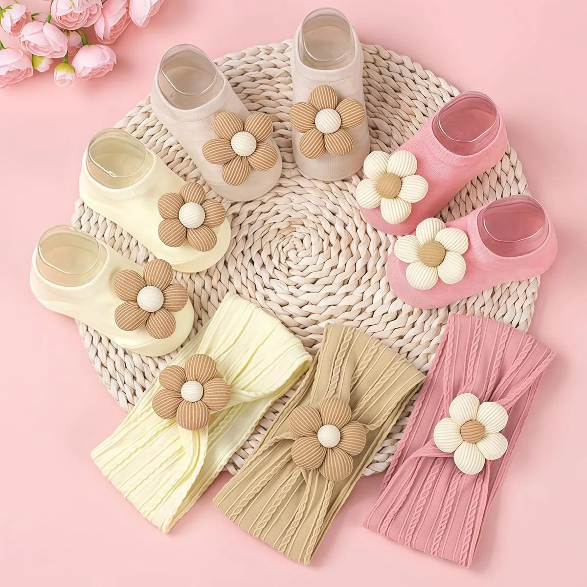 Baby Blumen Haarband und Socken: Fascia per capelli con fiori e calzini per neonati, bambine, set di calze antiscivolo per neonati, perfect per bambine