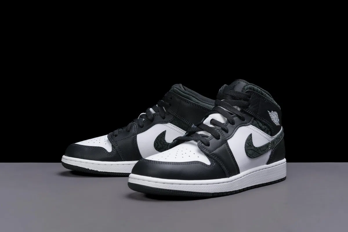 AIR JORDAN 1 Mid SE GS 'Panda Elephant' FB9909-001 Size
