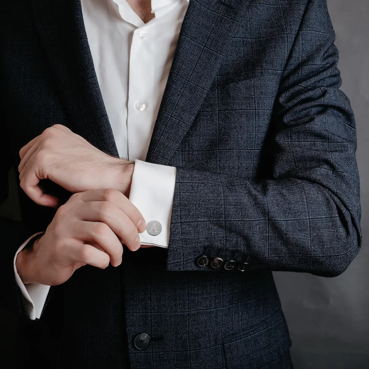 PATIKIL Set di gemelli da uomo, fermacravatta con iniziale e gemelli, classici in rame, gemelli personalizzati e fermacravatta per padre, marito, figlio