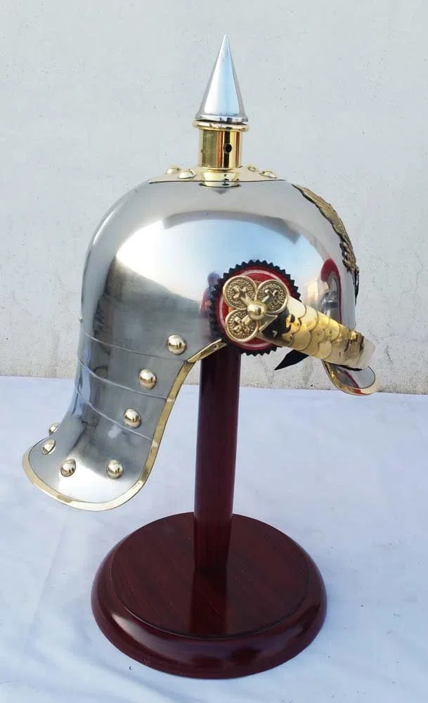 Replica del casco prussiano tedesco in acciaio e ottone Pickelhaube Casco da ufficiale militare a punta