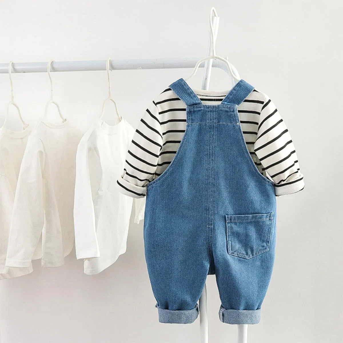 Salopette Neonato Unisex 100% Cotone Denim con Tasca Frontale, Tuta a Bottoni Regolabile (6M-5A) - Jeans Elastici Morbidi