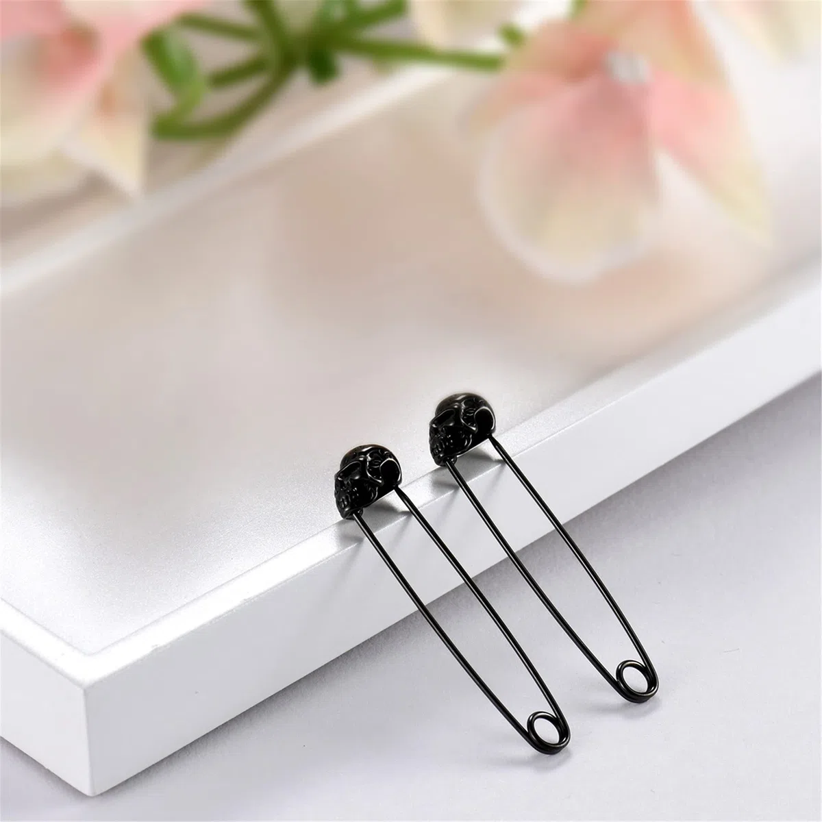 JewelryWe - Orecchini con Spilla di Sicurezza, Orecchini a Perno, Orecchini in Acciaio Inossidabile con Testa di Leone/Lupo/Teschio