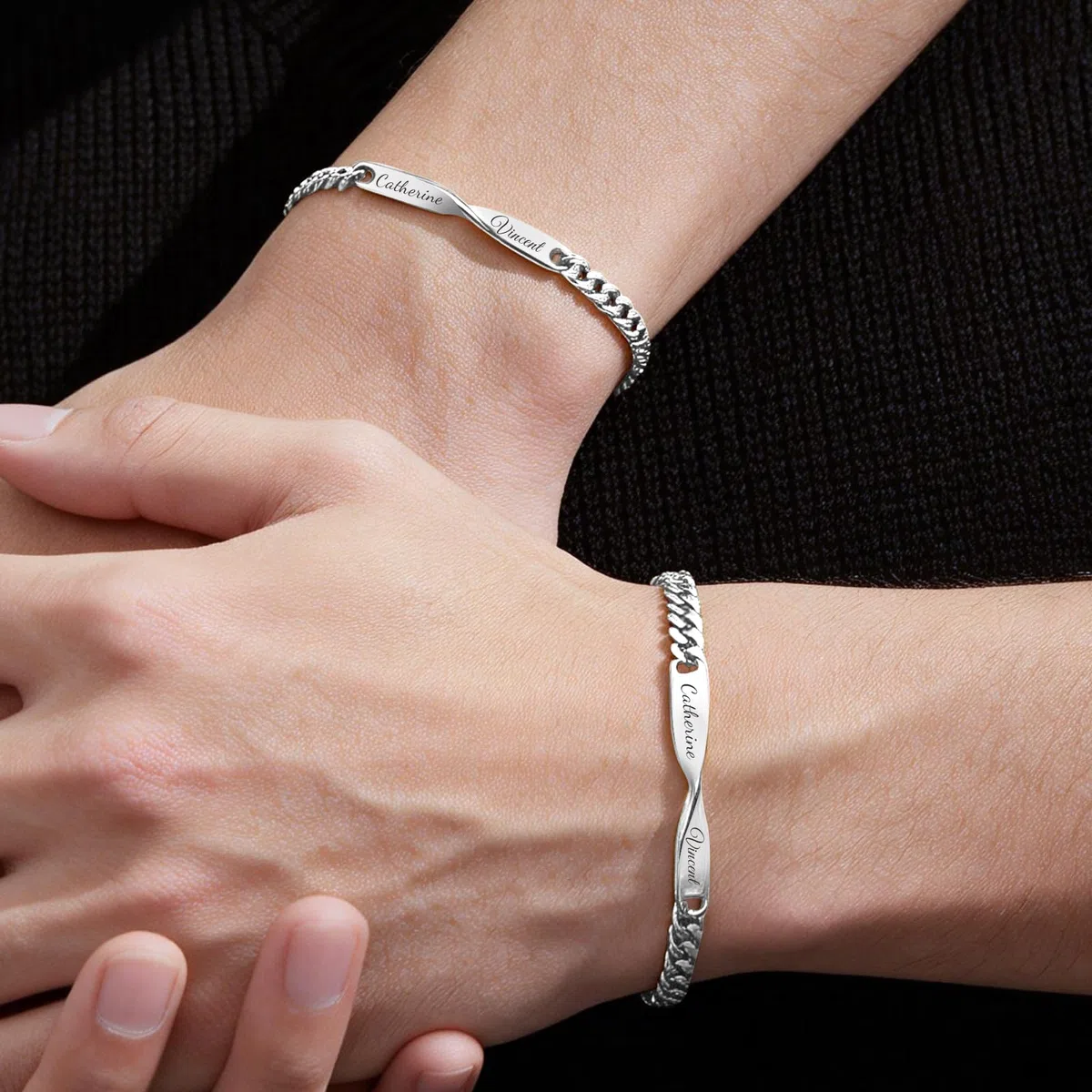 Set di bracciali a catena per coppie con simbolo dell'infinito personalizzato, incisione del nome personalizzabile,coordinato con i gioielli per lui e per lei