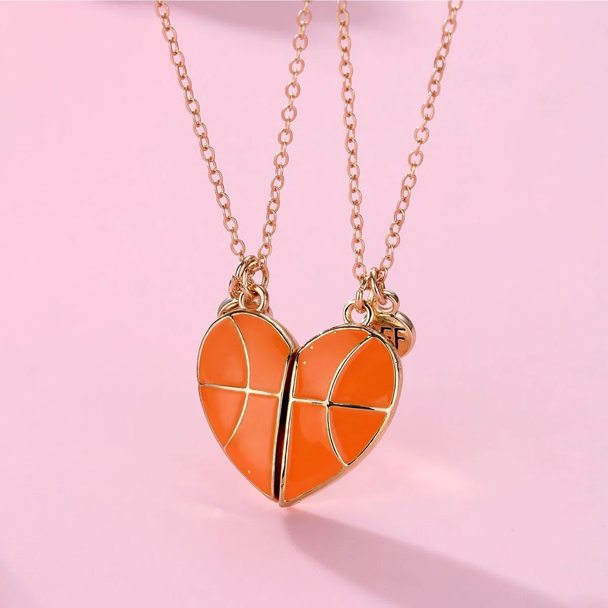 CERSLIMO Collana magnetica con ciondolo a forma di pallone da basket per ragazzi e ragazze, 2 collane abbinate a tema basket e calcio, regalo magnetico per migliore amico, regalo di compleanno,