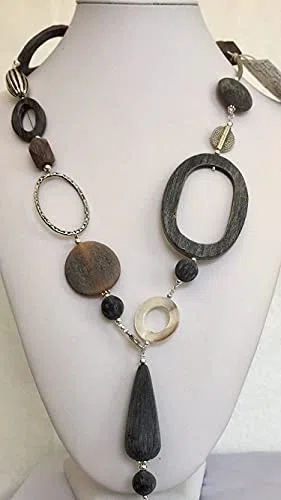 Gioielli d'Artista di Chiara Bo Collana lunga grigia in corno naturale satinato Frida