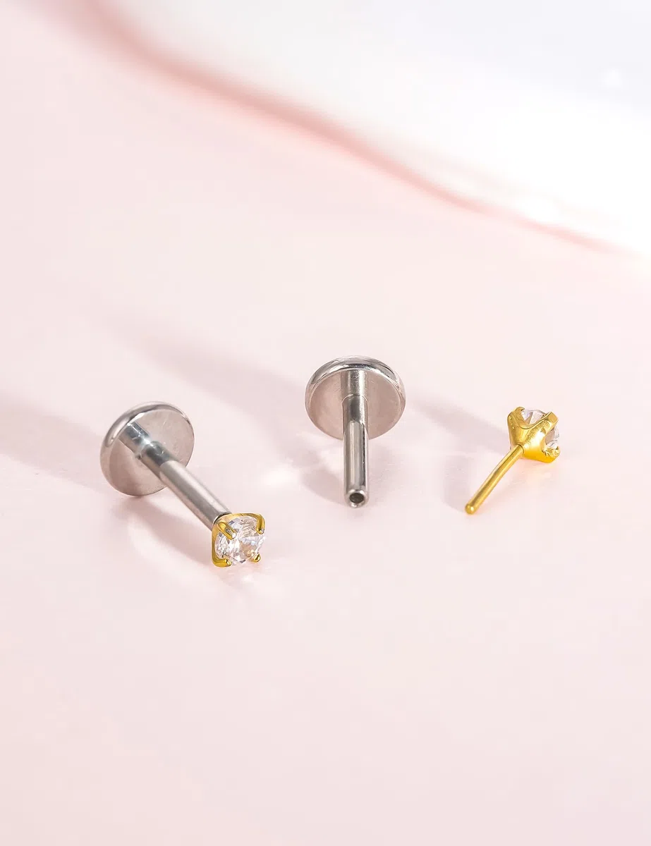 limerencia 18G Titanio Tragus Piercing, 2 Pezzi Medico Labbro Piercing Labret Plug Press Fit Senza Fili Ipoallergenico Helix Piercing Orecchio per Lingua Sopracciglio Labbro Septum Naso Piercing