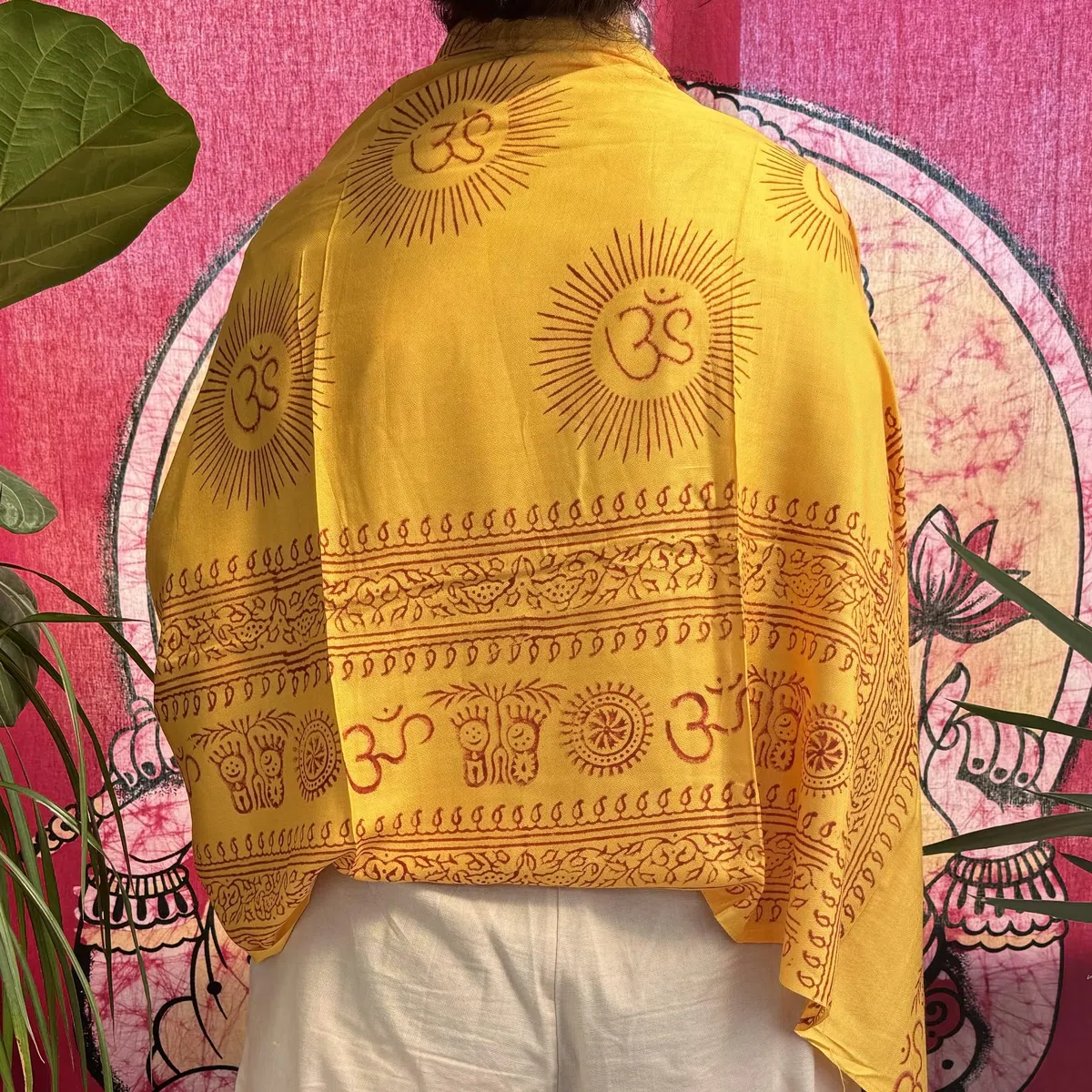 Generico Scialle Om per Yoga, Hare Rama Hare Krishna, Sciarpa da Meditazione Unisex Hippie e Boho Hindu