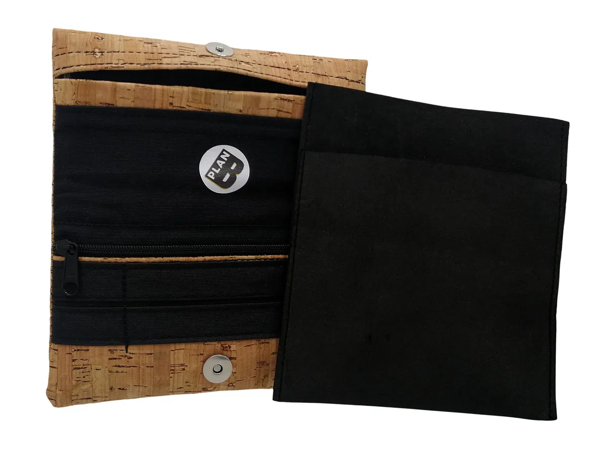 Plan B, Portasigarette Tabacco Trinciato, Modello Yolo 04, 16 x 8,5 cm, 50 gr, con Borsa Interna in Gomma EVA, Marrone, Unisex, in Sughero (Naturist)