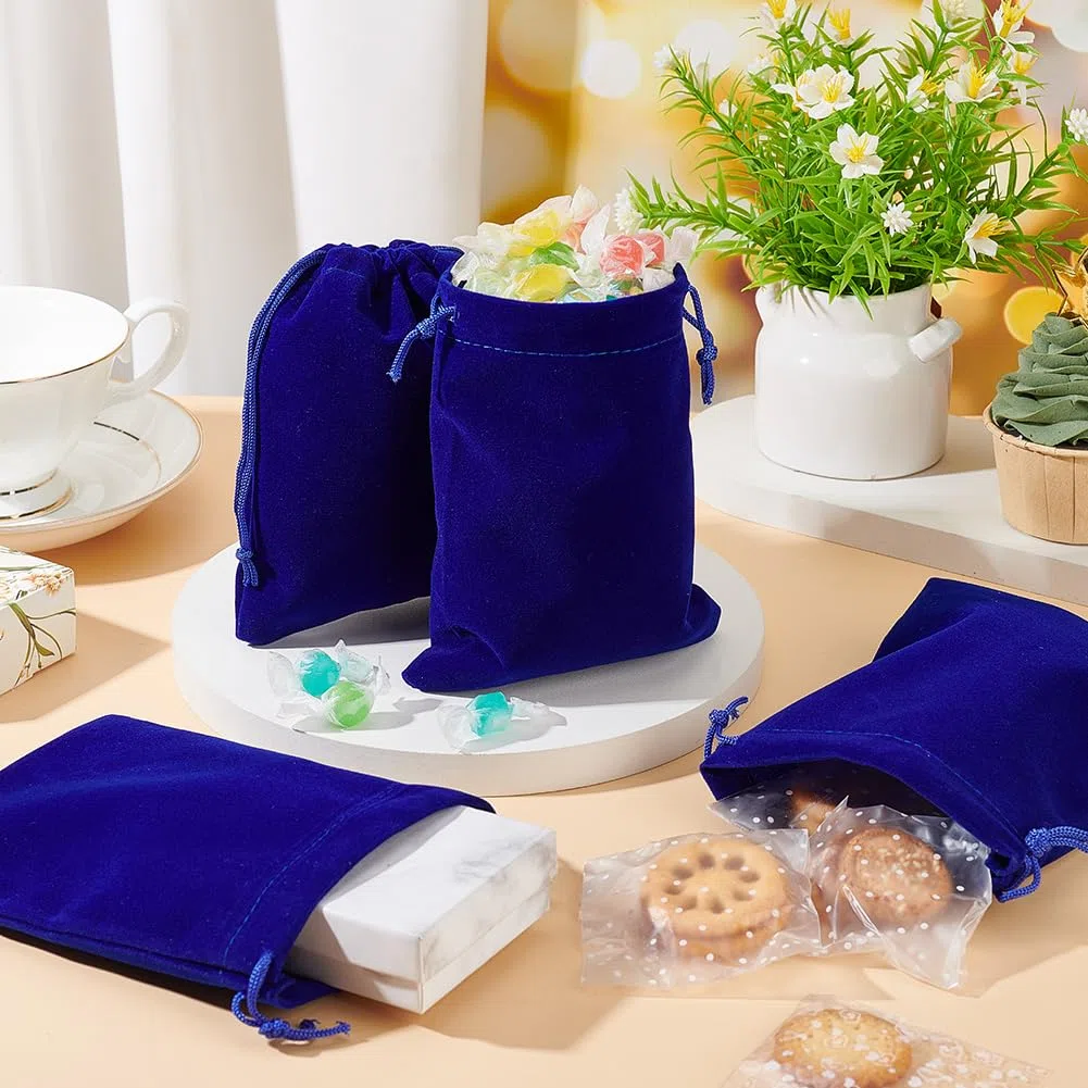 PH PandaHall Confezione Da 30 buste per Gioielli In Velluto, Sacchetti per Gioielli In Velluto Blu Da 15x12 cm con Coulisse. Sacchetti per Confezioni Regalo per Gioielli, Bracciali, Orologi