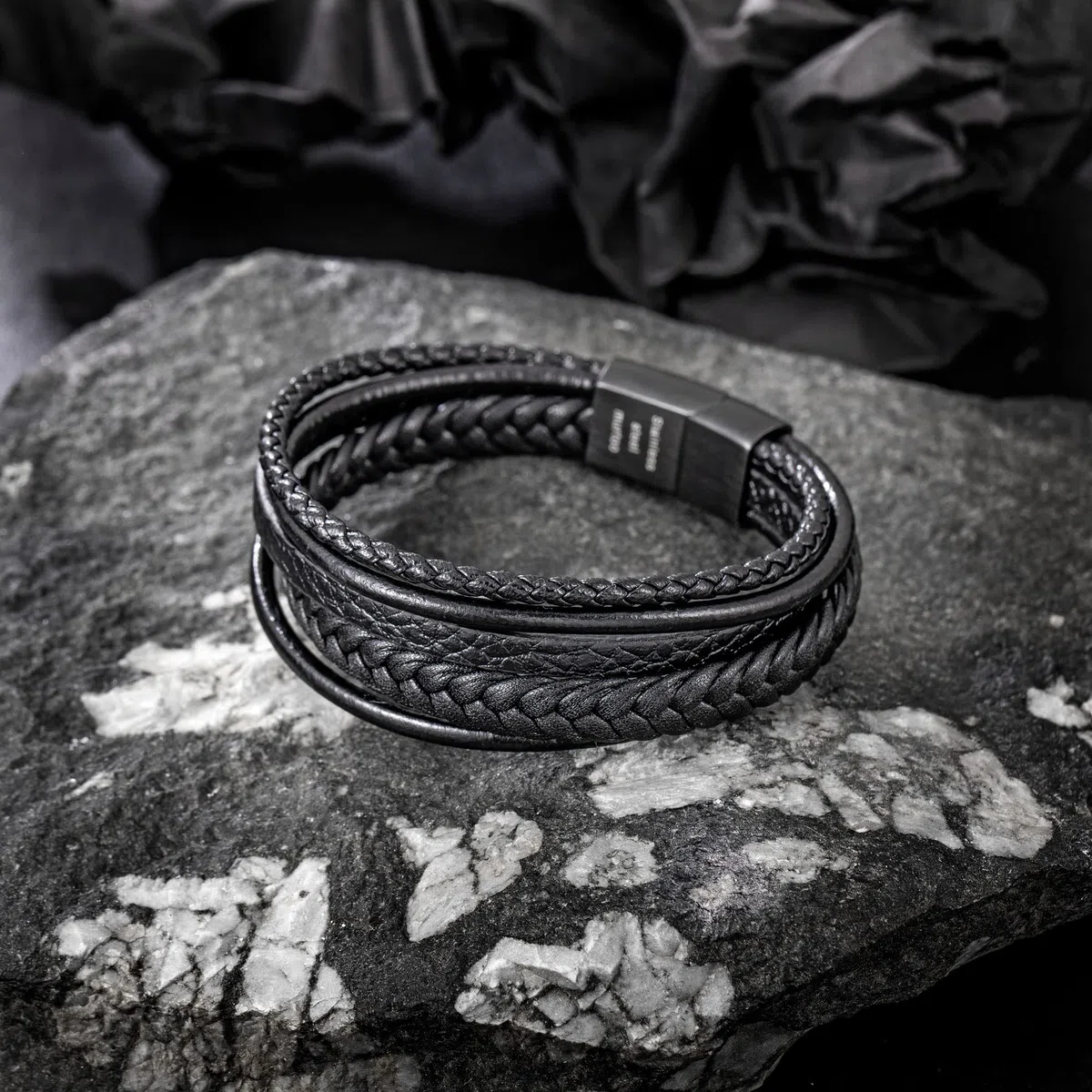 Bracciale da Uomo in Pelle Premium Nero/Marrone, Chiusura Magnetica in Acciaio Inossidabile, Idea Regalo per Uomo/Donna