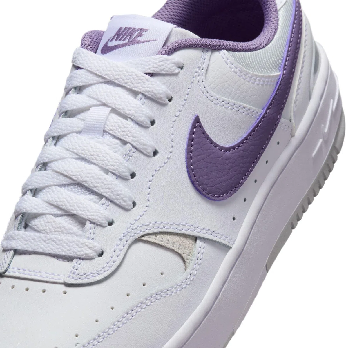 NIKE Women's Gamma Force Sneaker
