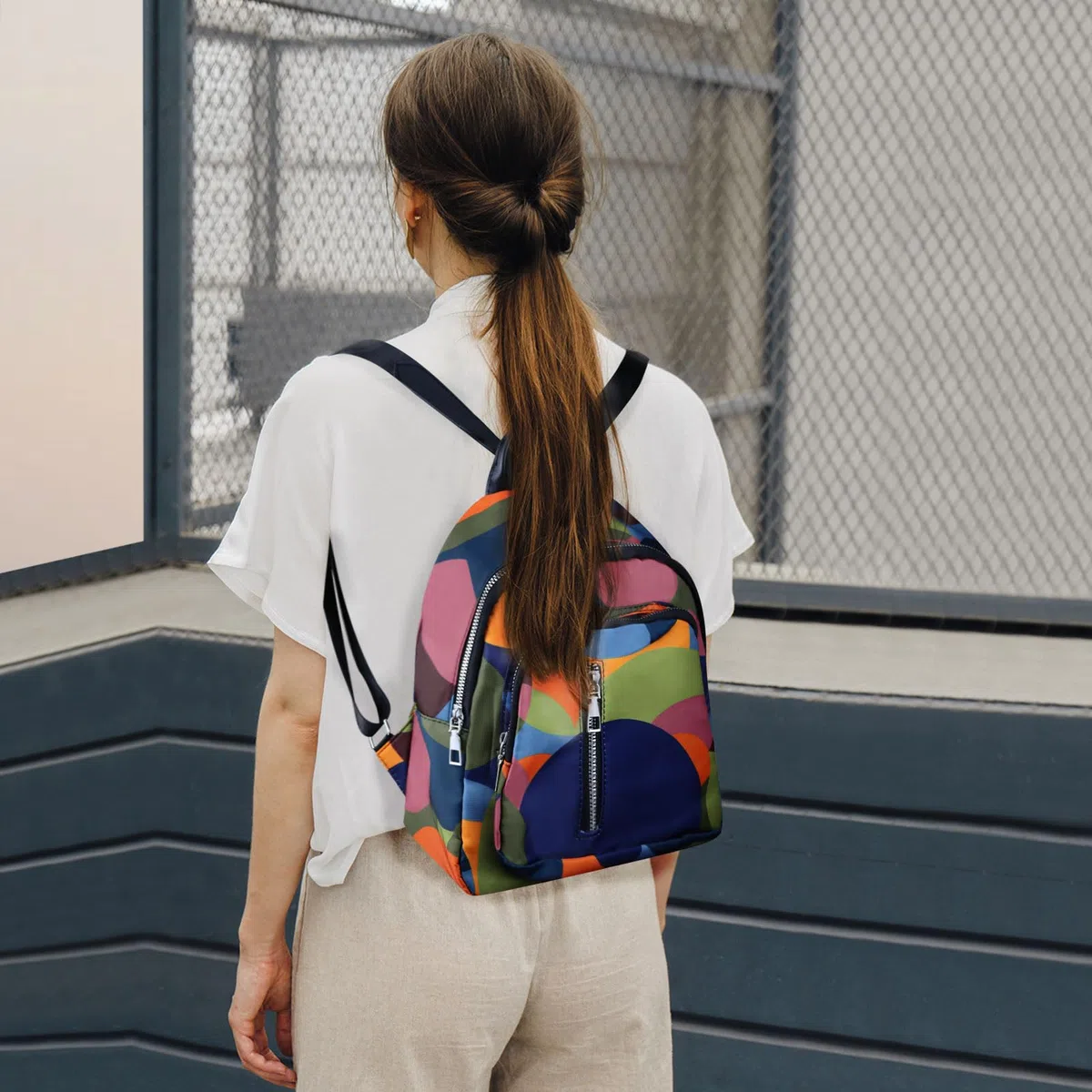 AfitLulu Zaino da Donna Piccolo a 3 Strati con Chiusura Lampo, Zainetto Impermeabile Zaino Viaggio con Cinghie Regolabili e Maniglie, Elegante Zainetto da Donna con Foro per Cuffie (Colori)