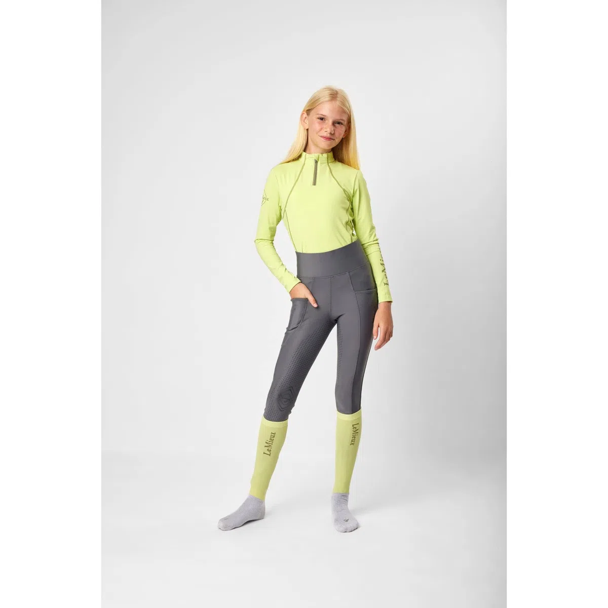 LeMieux Maglietta a maniche lunghe elasticizzata antimicrobica a maniche lunghe con strato base per bambini con tessuto traspirante
