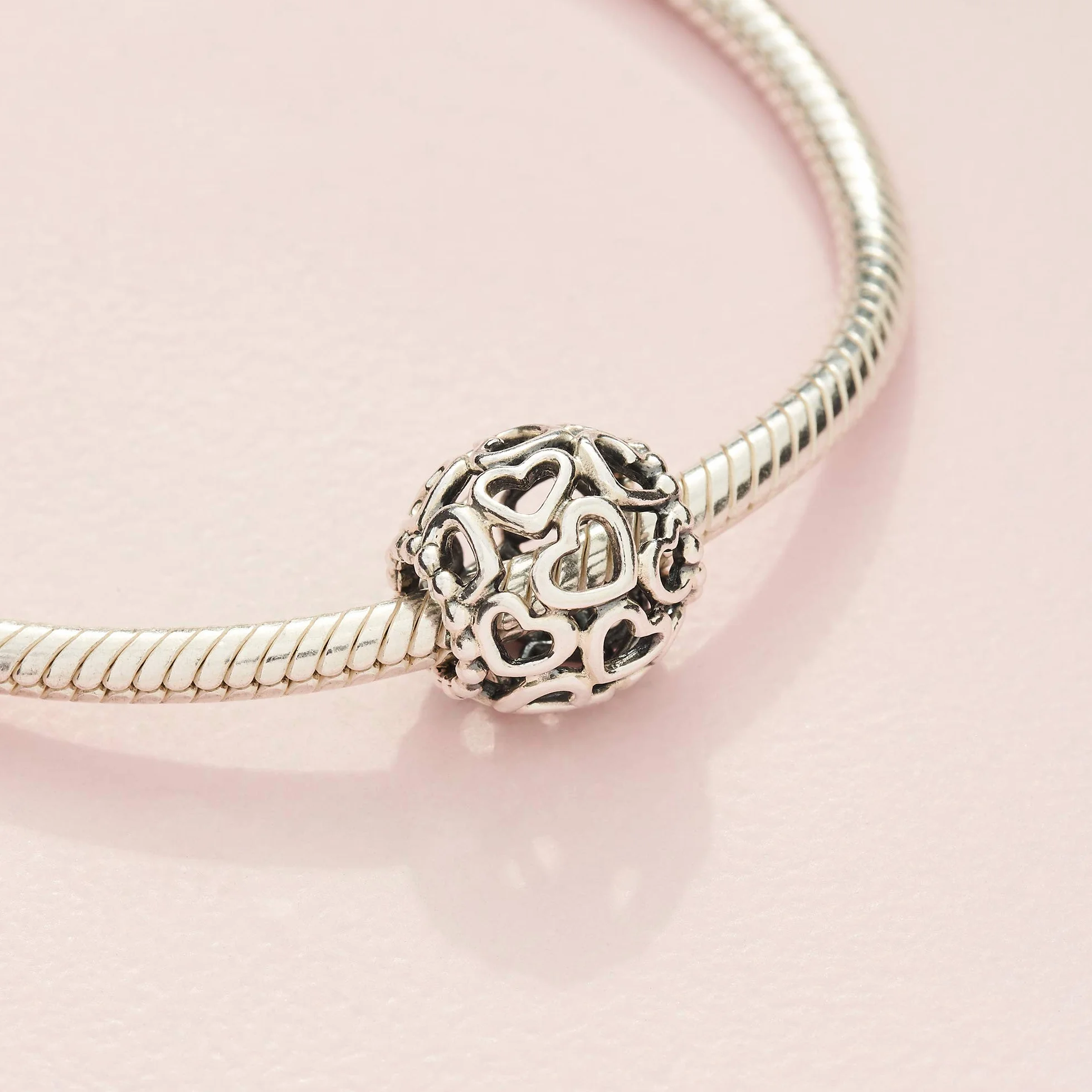 PANDORA - Charm cuori con lavorazione openwork
